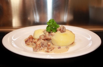 Chanterelles (Pfifferlinge) in Cream Sauce
